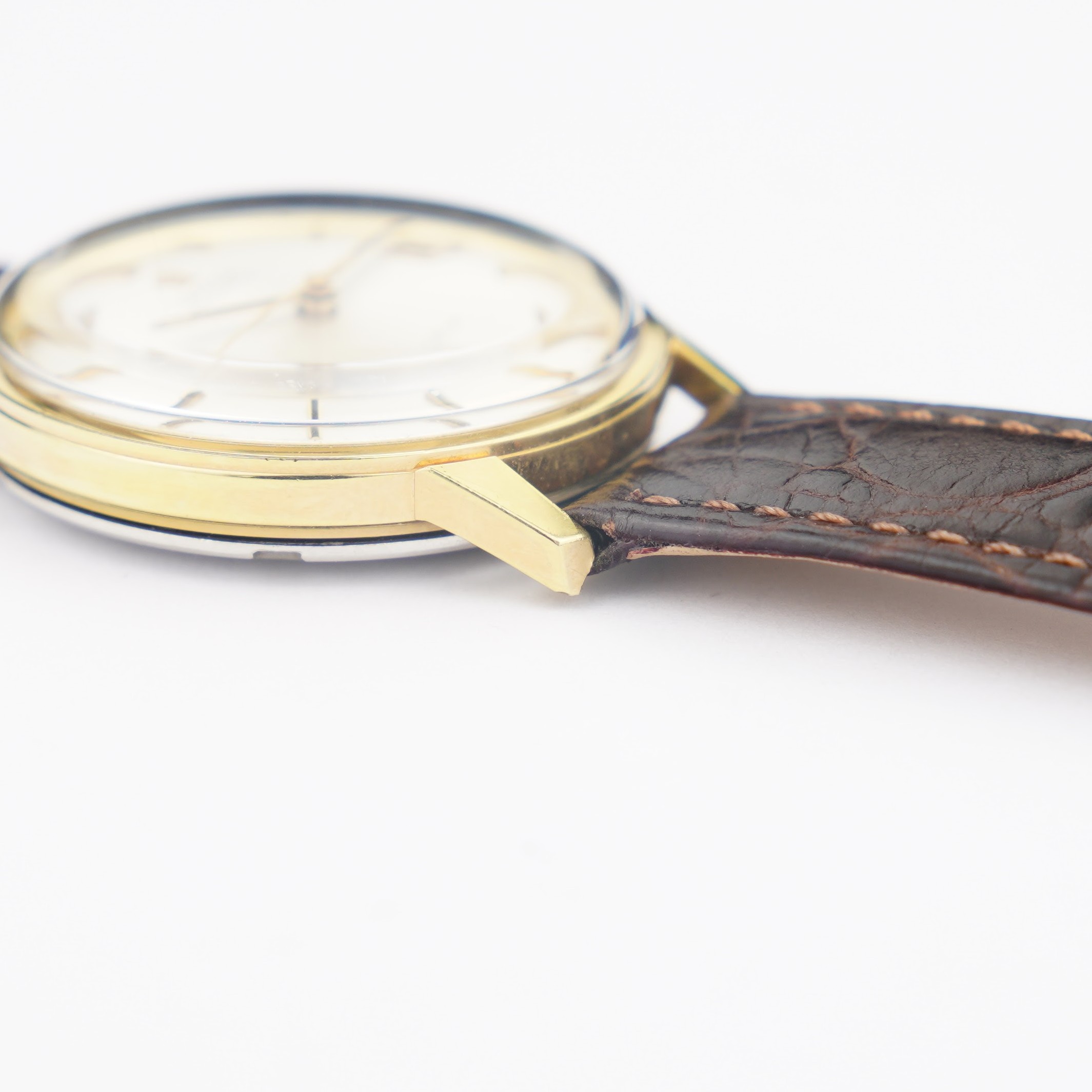 Omega Geneve ref.166.037 from 1968. Goldplated case, silver sunburst dial in mint condition and cal. 565 movevement. - Image 4