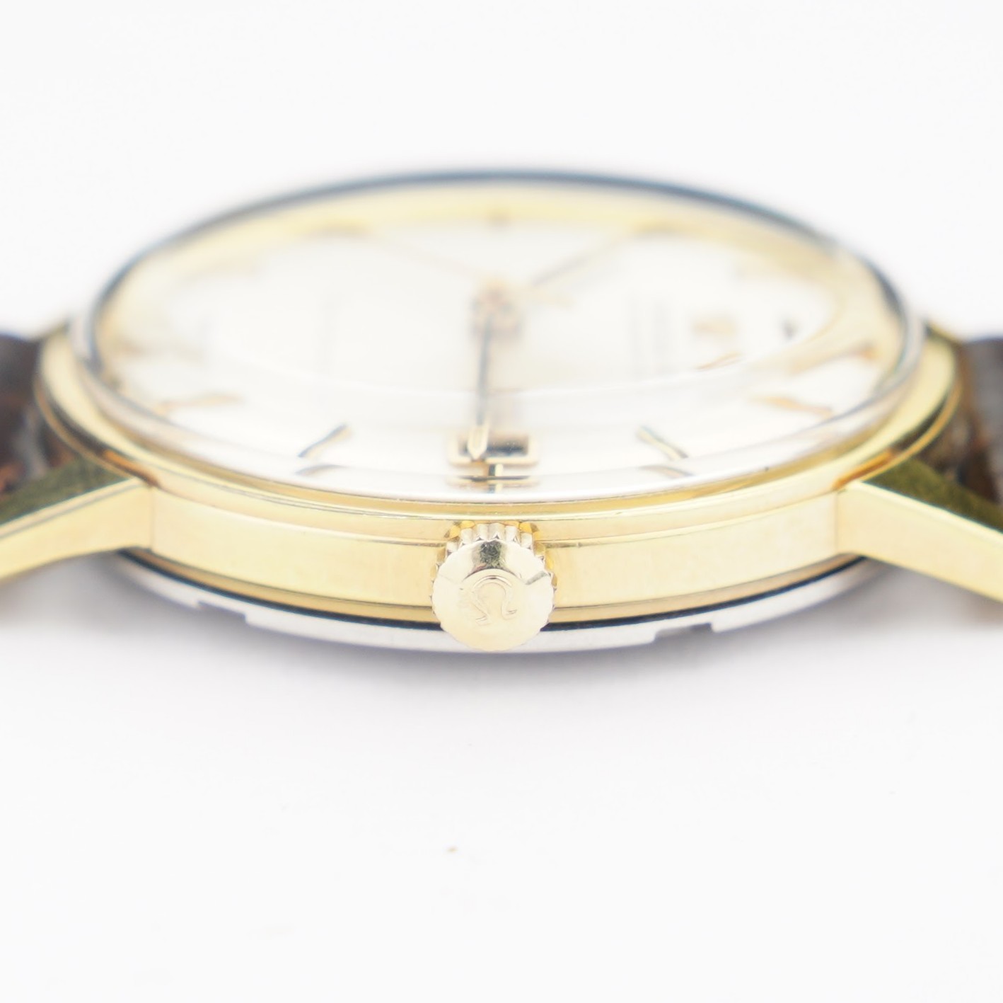 Omega Geneve ref.166.037 from 1968. Goldplated case, silver sunburst dial in mint condition and cal. 565 movevement. - Image 5