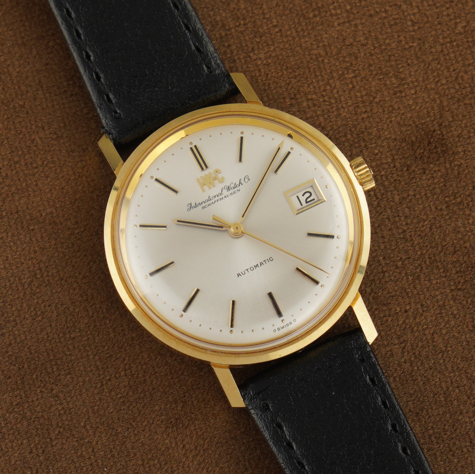 IWC ref.1818AD from 1972. 18k solid gold case, silver-white dial and with the cal. 8541B movement.