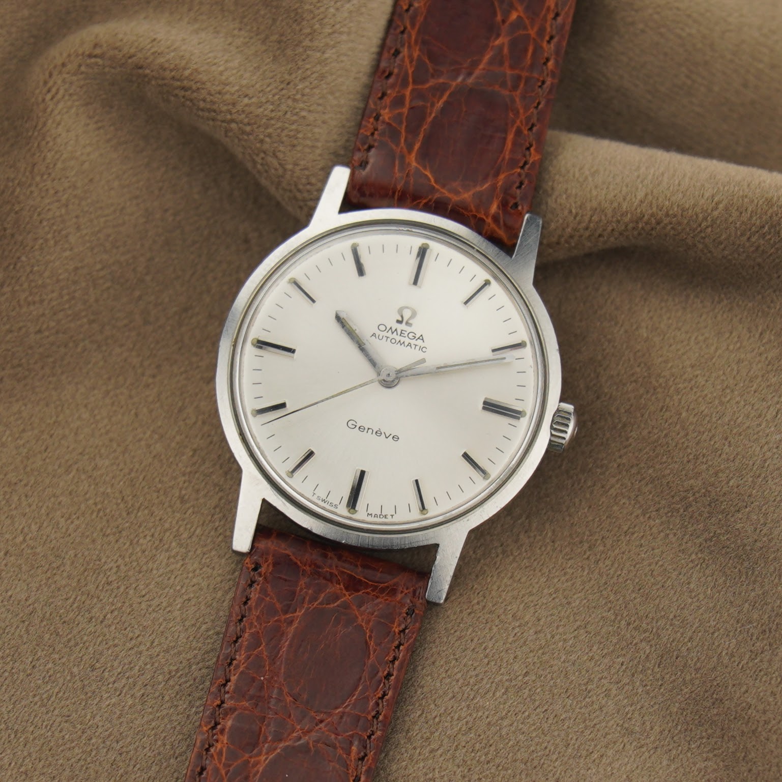 Omega Genéve ref. 165.070 from 1969. Steel case, silver sunburst dial and cal. 552 movement. - Image 2