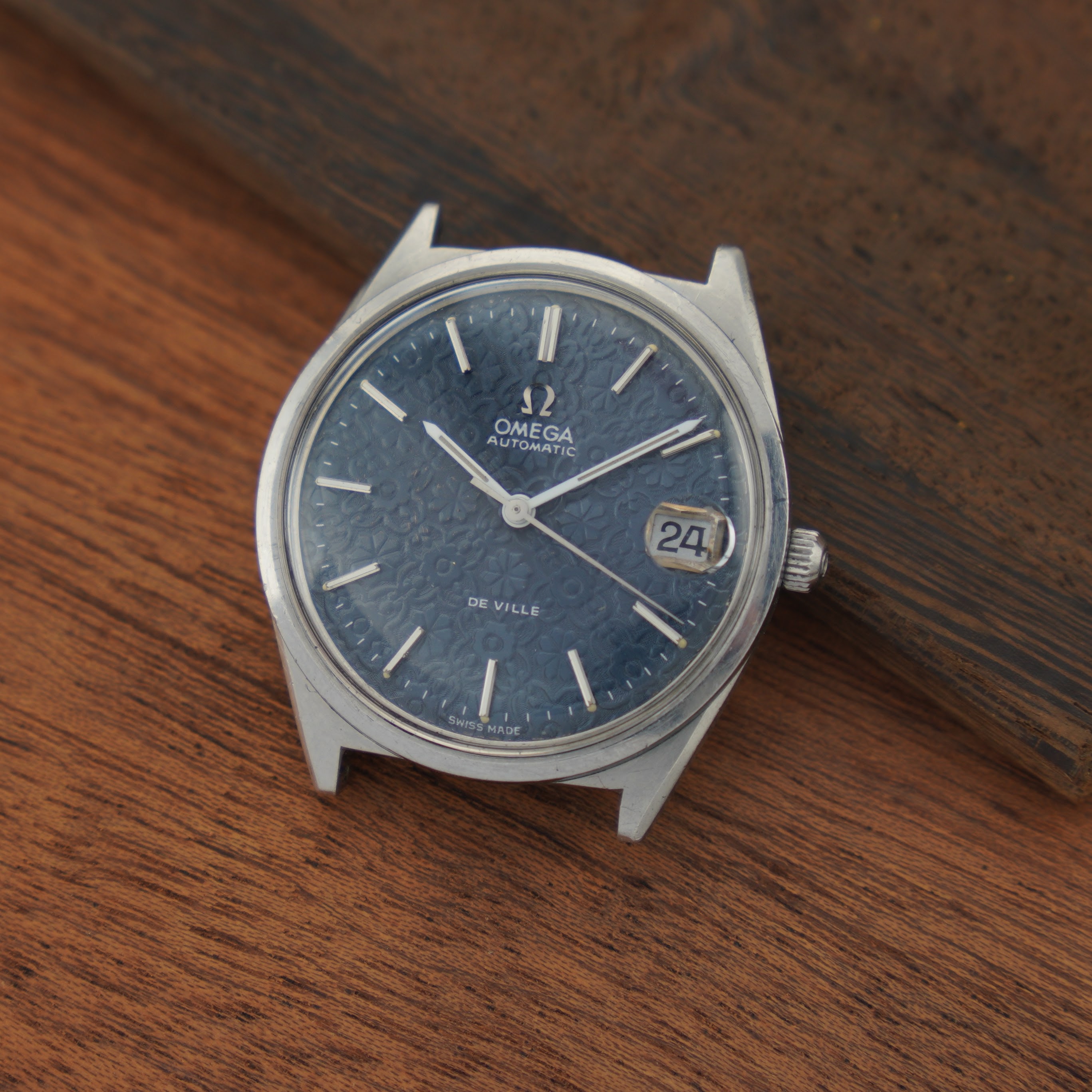 Omega De Ville ref. 166.0105 from 1970. 34,5 mm steel case, rare blue flower pattern dial and automatic cal. 565 movement.