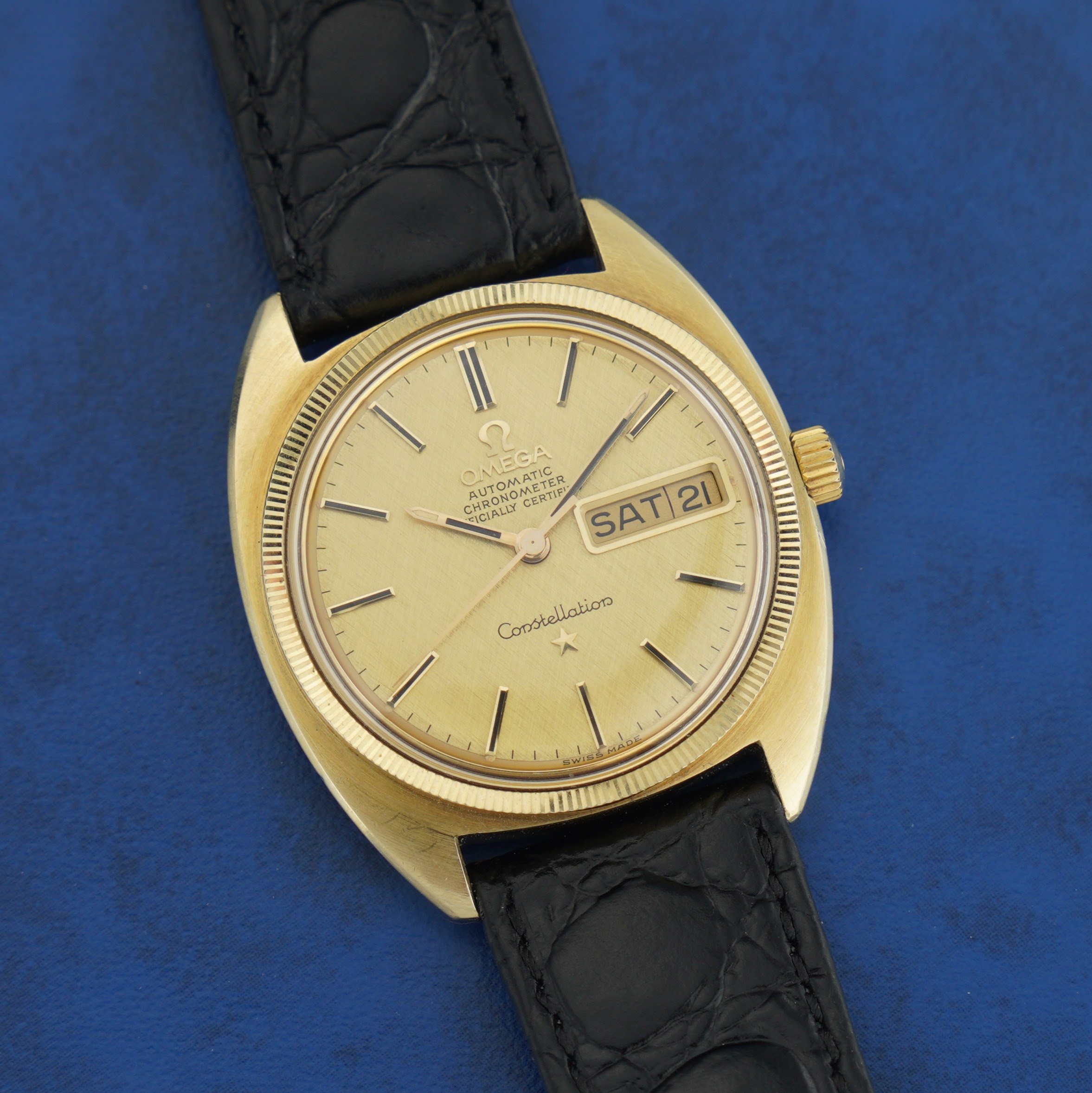 Omega Constellation ref.168.029 from 1970. Gold-plated c-shape case, linen texture dial and serviced cal.751 movement.