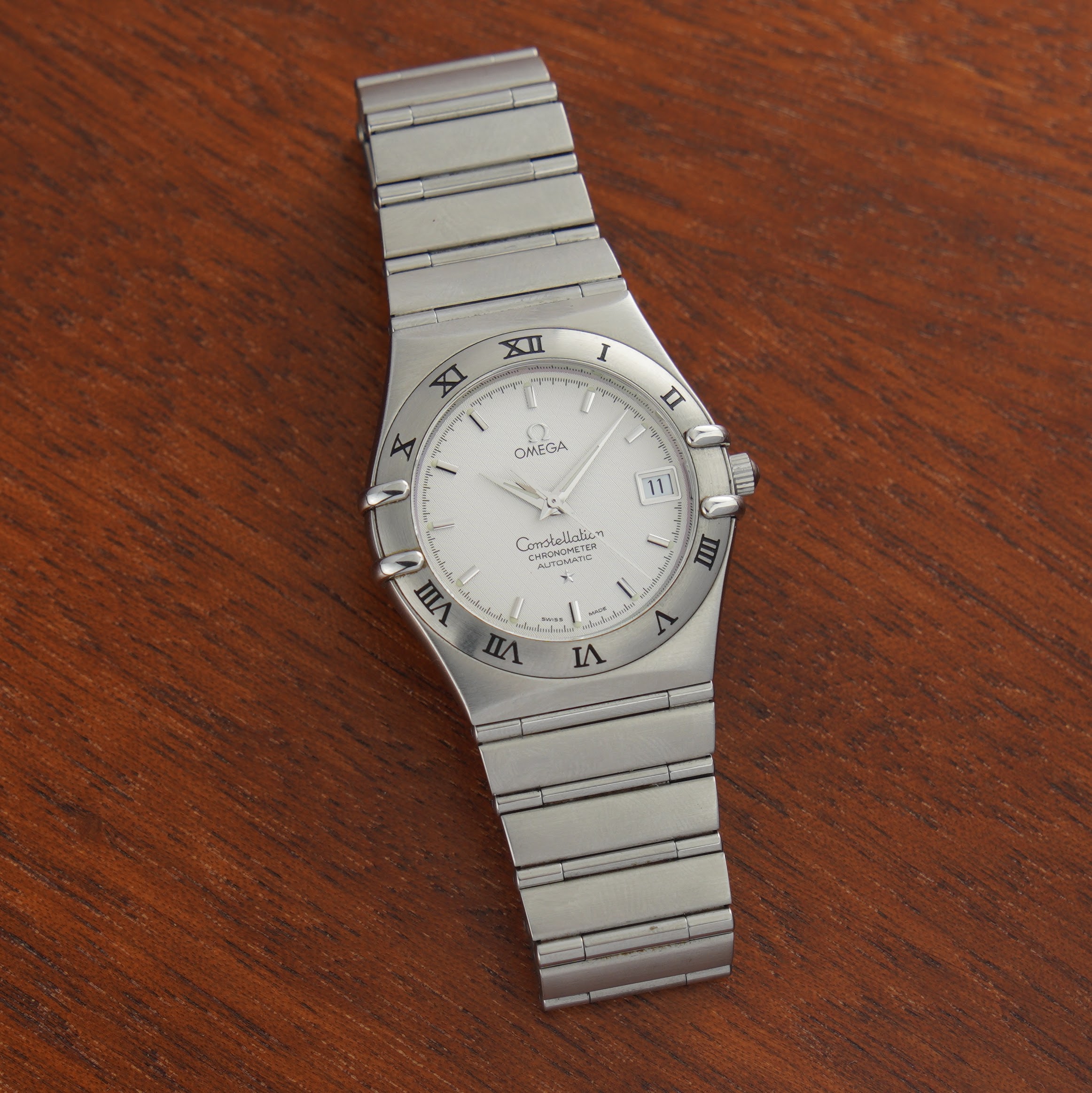 Omega Constellation ref. 1502.3000. from 2006. 36mm steel case, white linen dial, cal.1120 movement and original papers.