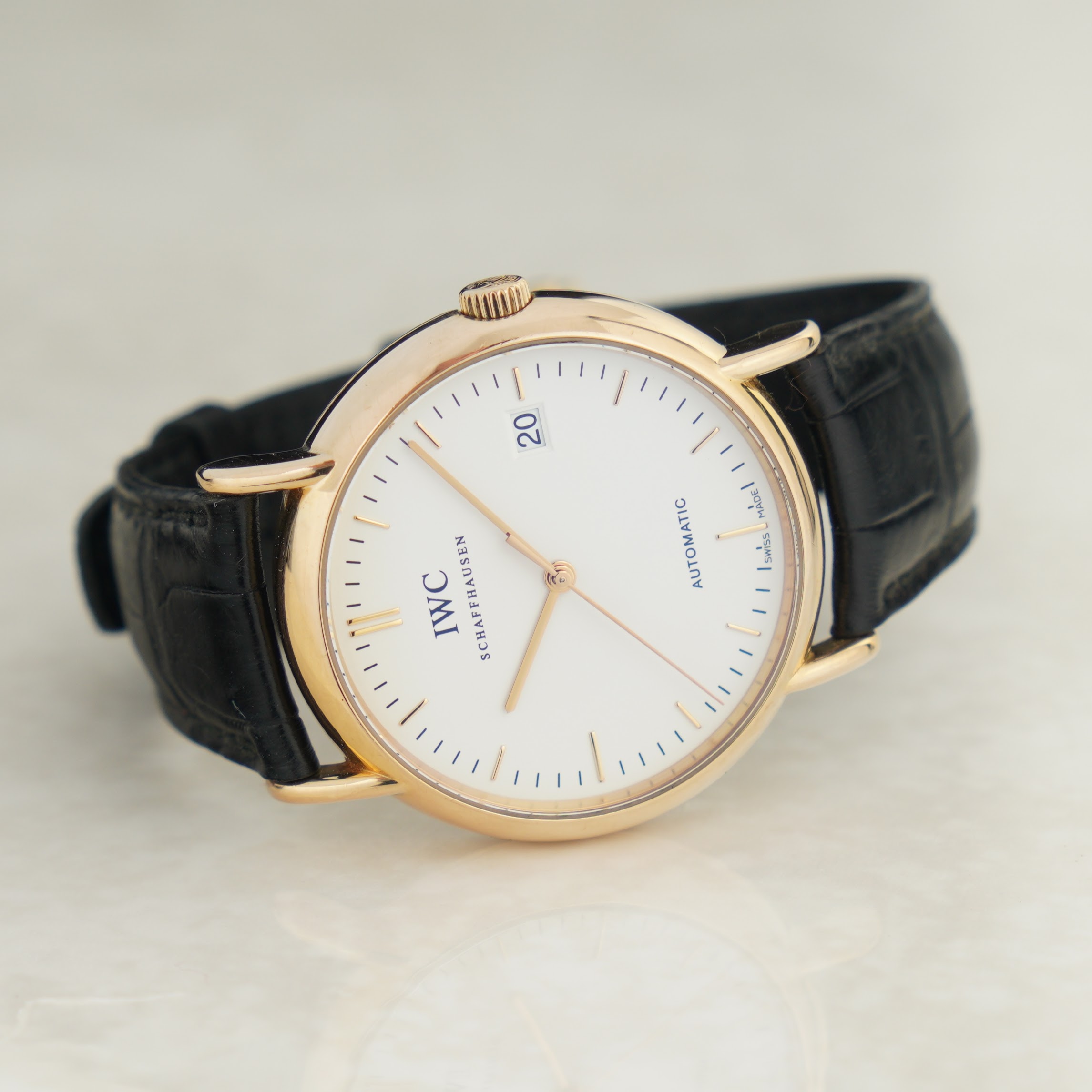 IWC Portofino 353321 from 2007 with 38mm 18k gold case, white dial, automatic movement and box & papers.