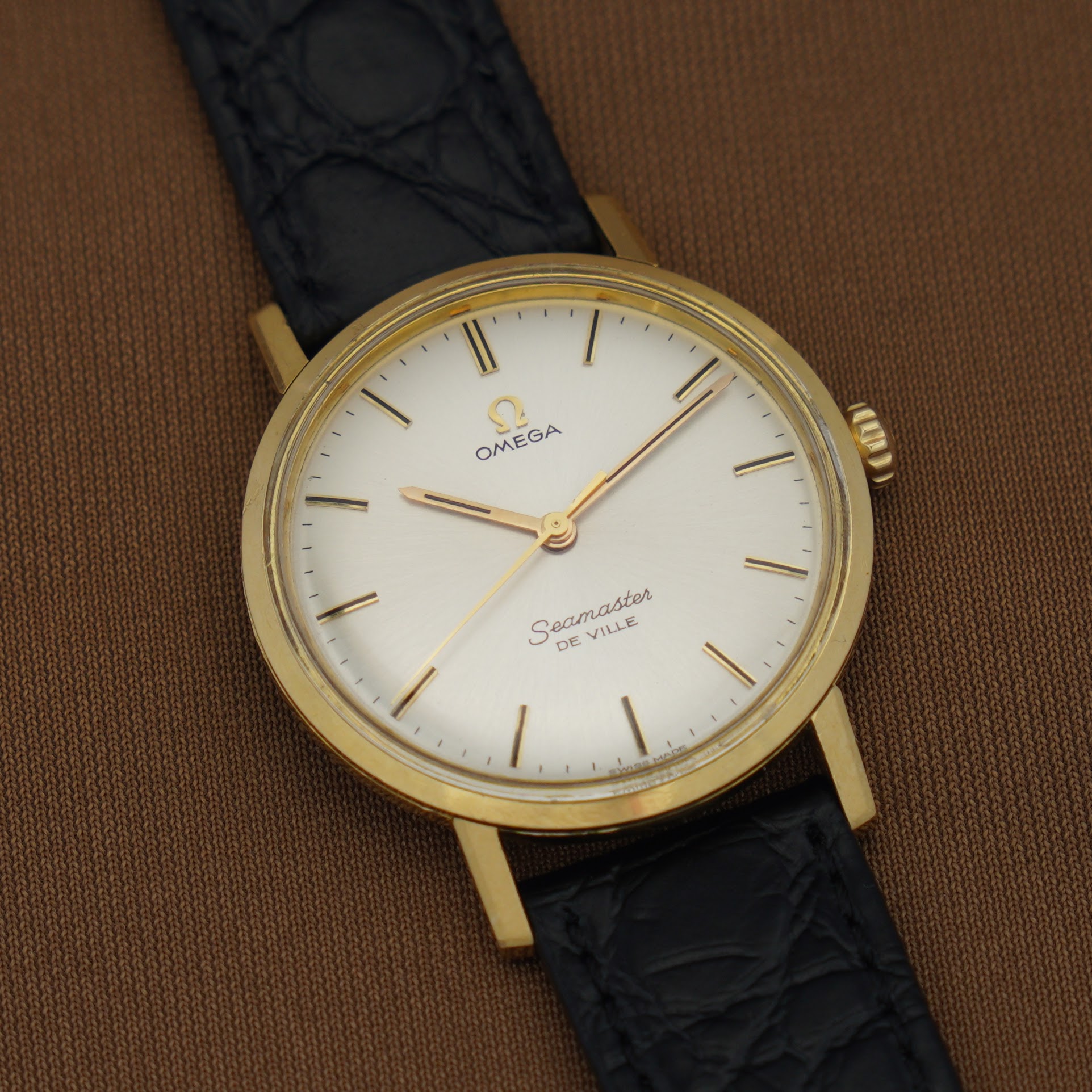 Omega Seamaster De Ville 135.020 from 1964 with 18k solid gold case, silver dial and cal. 600 movement.