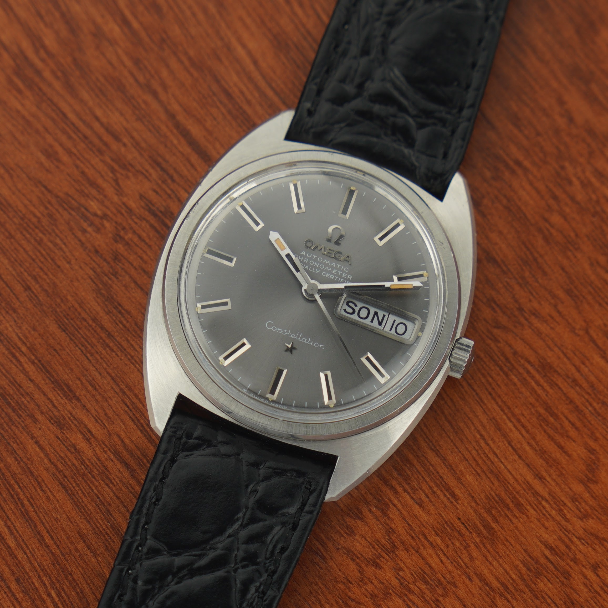 Omega Constellation 168.019 day-date with c-shape case and grey dial with from 1968