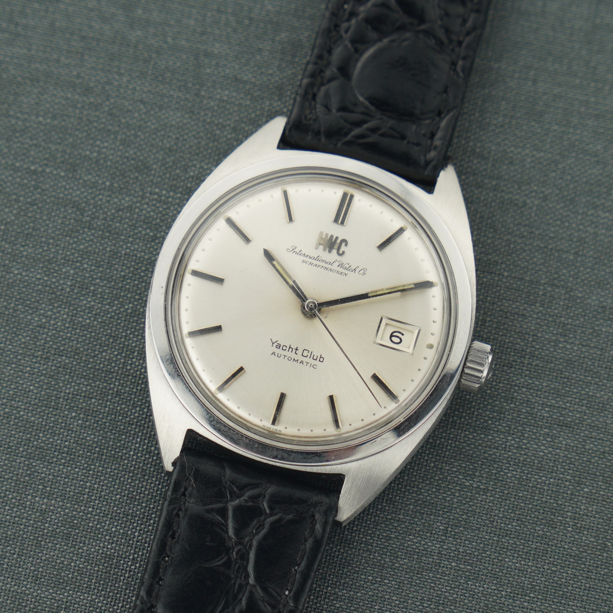 IWC Yacht Club R811 from 1971 with c- shape case, silver dial and automatic movement.